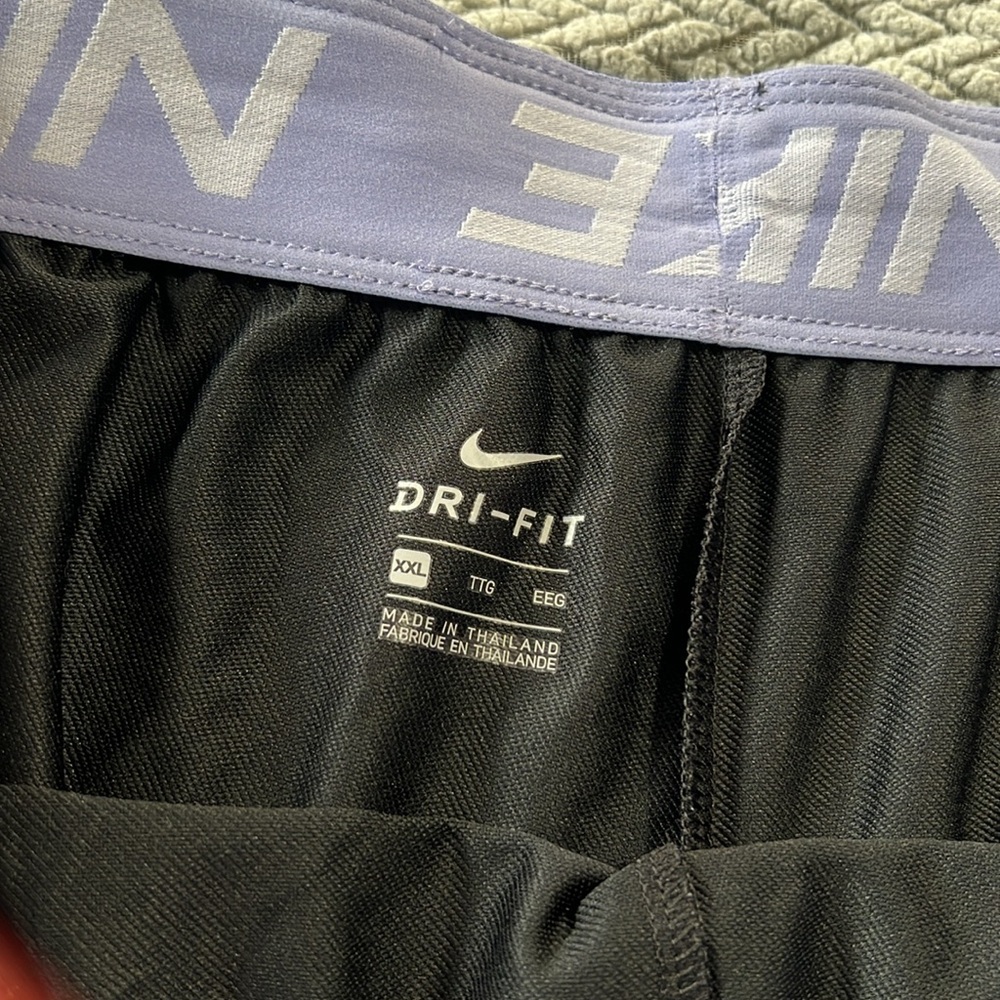 Nike Women’s Attack Shorts - Picture 3 of 3